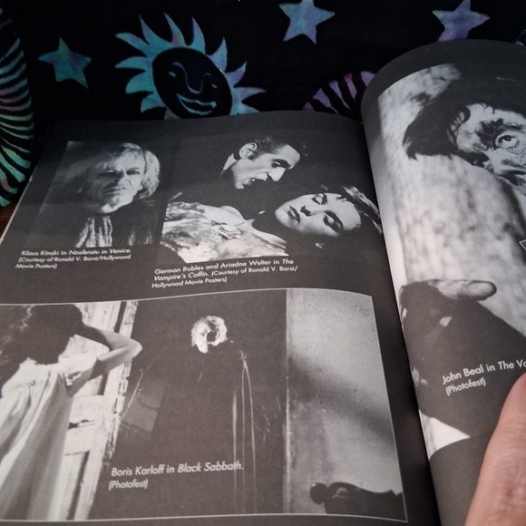 Pair Of Vampire Books Pictures And Lore David J. Skal And Michelle Belanger Used - Picture 6 of 16